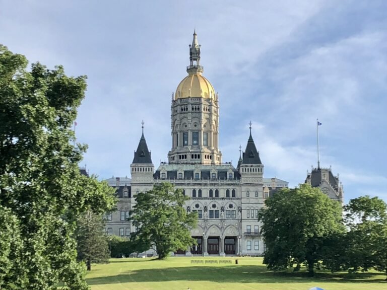 Legisladores que intentaron prohibir ‘Latinx’ ahora promueven ‘Latine’