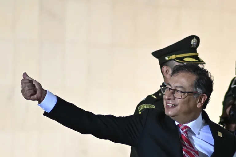 Petro pide a Latinoamérica “jugar un papel unido” en la cumbre de Brasilia