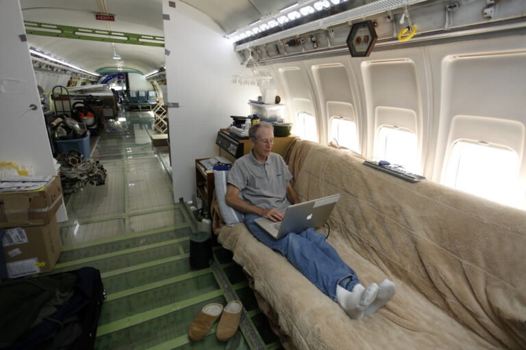 El ingeniero que compró un Boeing 727 y lo transformó en su casa