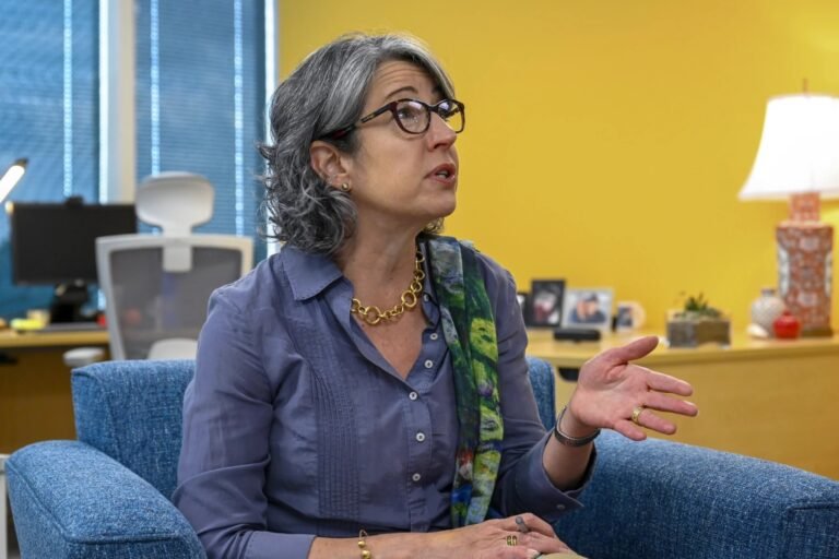 Aumentan llamadas a línea de crisis 988