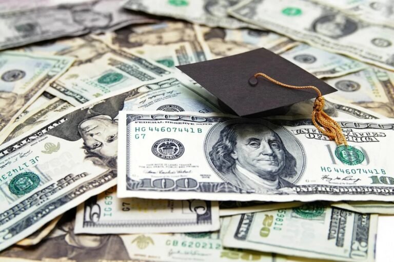Corte Suprema rechaza plan de Biden para eliminar $400 mil millones en préstamos estudiantiles