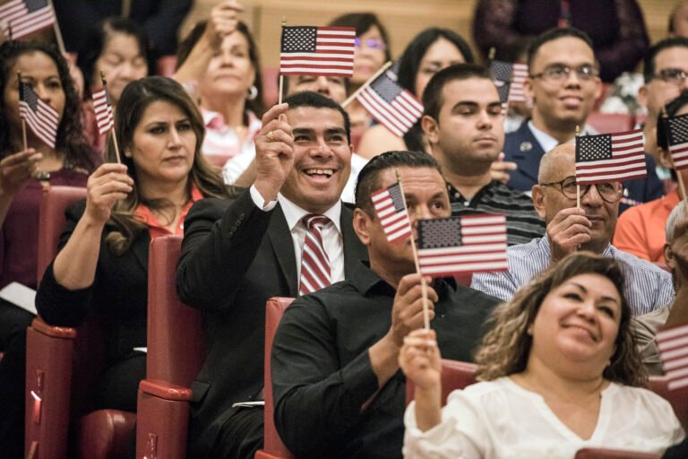 Nuevo examen de ciudadanía sería más difícil sobre todo para quienes no entienden el inglés