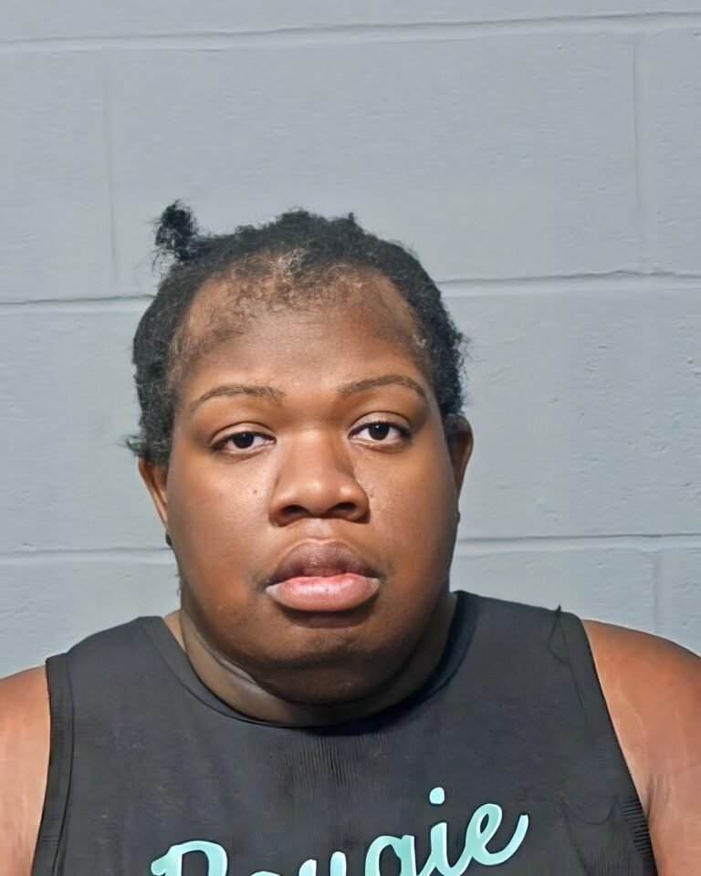 Muere niño que cayó de un tercer piso