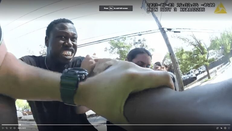 Policía dispara a hombre que tomó arma del oficial durante arresto, según autoridades