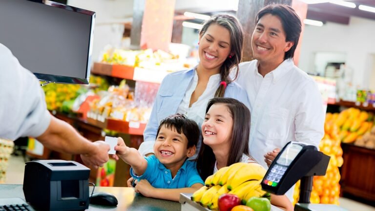 Qué pasa si una familia recibe pagos de más en cupones de alimentos