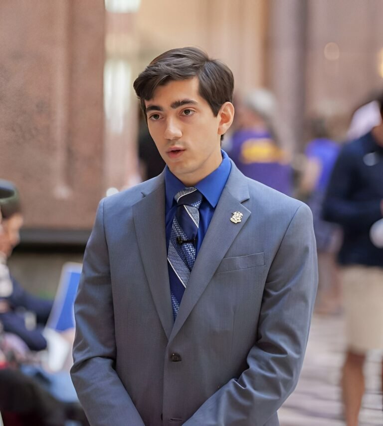 Retrasan sentencia de prisión de ex legislador que robó ayuda por coronavirus 