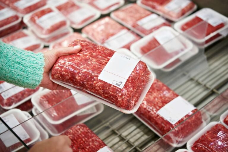 Advierten sobre brote de salmonela a través de carne molida