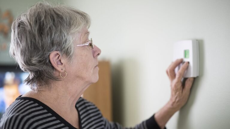 Aprueban plan para reducir fondos de asistencia para calefacción