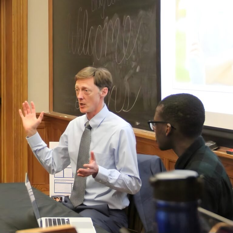 Buscan hoteles y casas pequeñas para ampliar refugio para personas sin vivienda