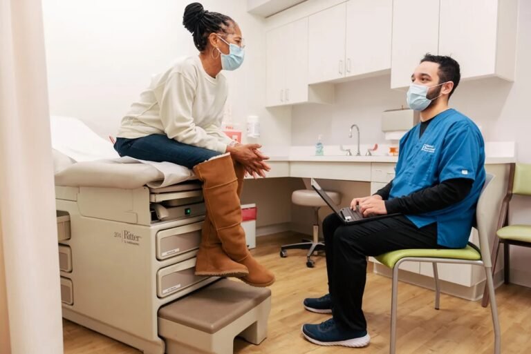 Desigualdades en salud han provocado 14 mil muertes entre afroamericanos y latinos, según informe