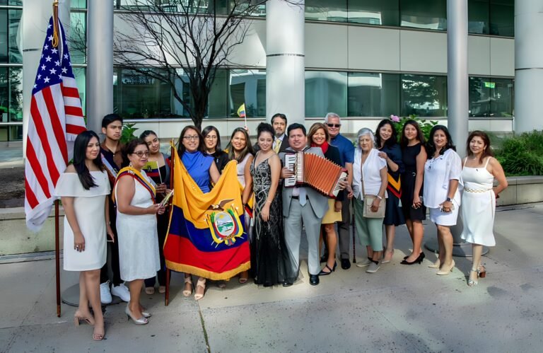 Ecuatorianos conmemoran aniversario del primer grito de independencia