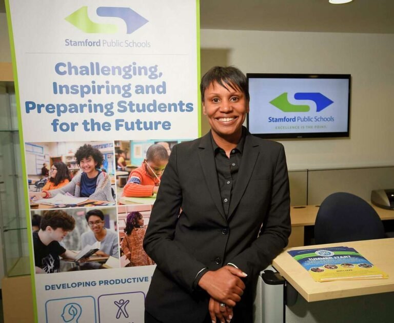 Escuelas reabren con nuevo plan de estudios