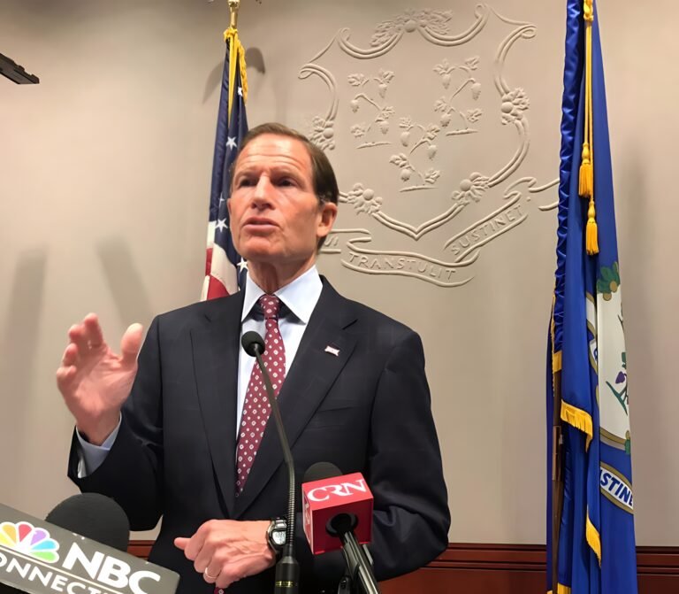 Pujan por fondos para combatir escasez de maestros