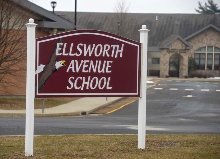 Individuo armado con machete interceptado cerca del patio de escuela