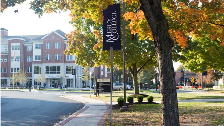 Mercy College pasa a ser Mercy University   