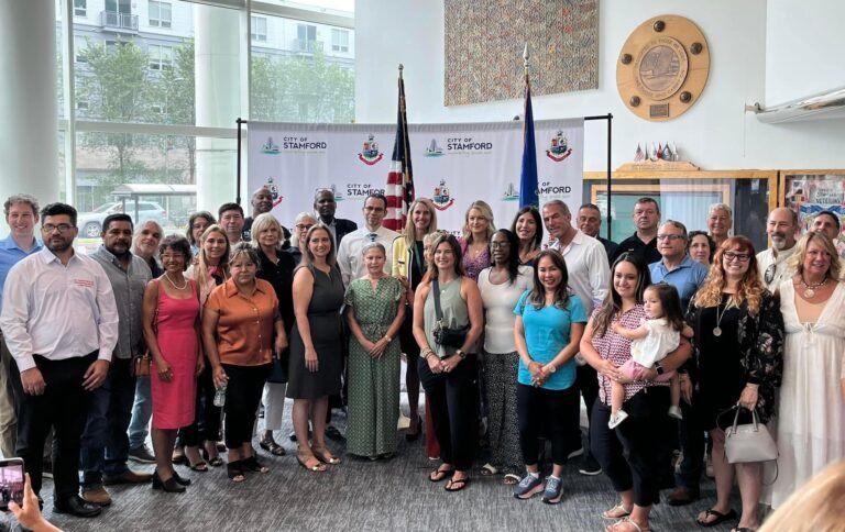 Otorgan fondos de ayuda de COVID-19 a pequeñas empresas