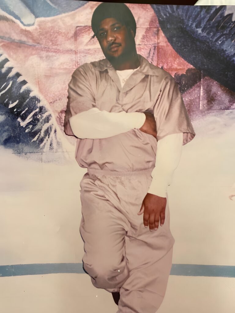 Recluso mantuvo su inocencia durante casi 30 años, una jueza anuló su sentencia