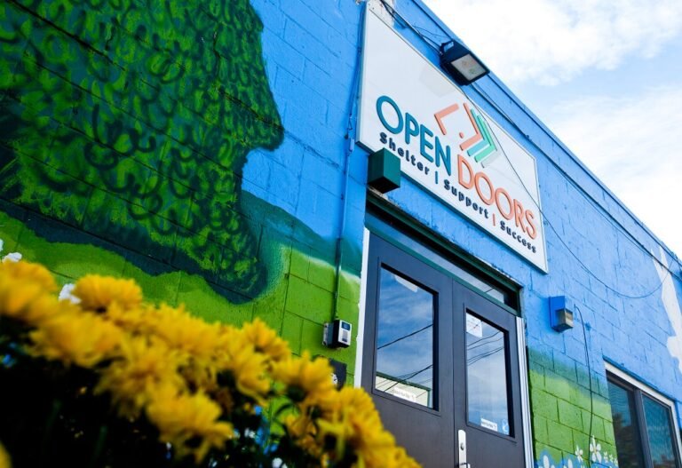 Refugio construirá 5 casas asequibles para ayudar a familias necesitadas