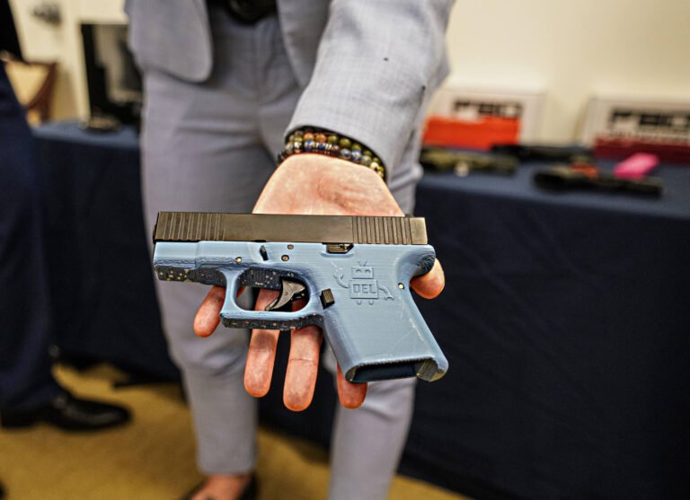 Reintroducen proyecto de ley destinado a prohibir “armas fantasma”