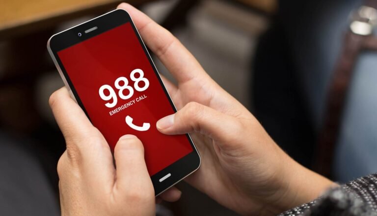 Se cumple un año del lanzamiento de la línea de ayuda 988 para prevenir el suicidio