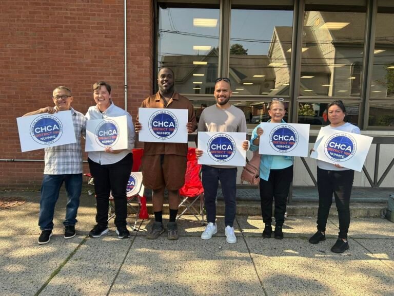 Trabajadores del servicio de alimentos votan para sindicalizarse en el Hospital de Norwalk