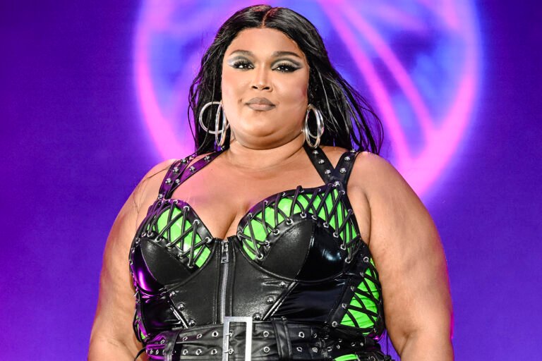 Lizzo se defiende tras demanda por acoso sexual de exbailarinas