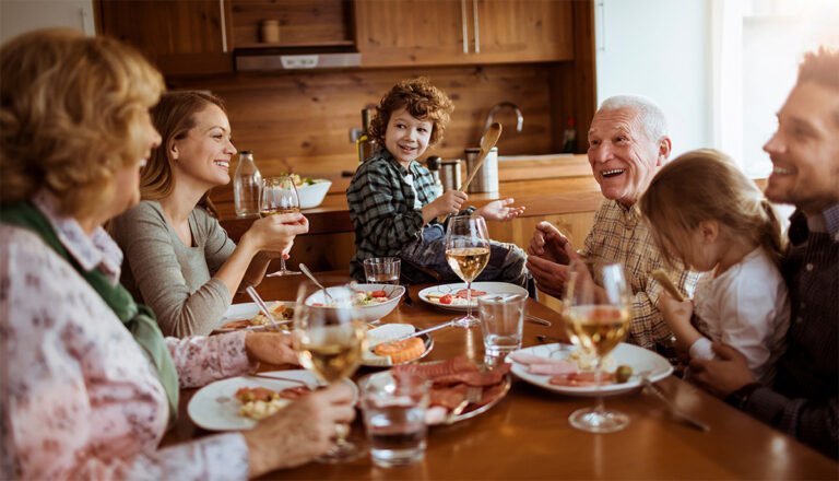 Aumento de viviendas multigeneracionales subraya necesidad urgente de viviendas asequibles
