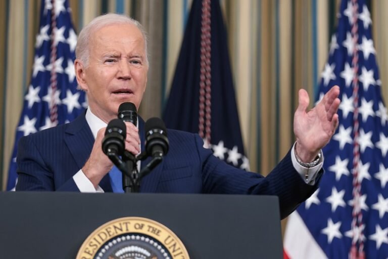 Biden abre oficina de prevención de violencia armada solicitada por defensores y legisladores de CT