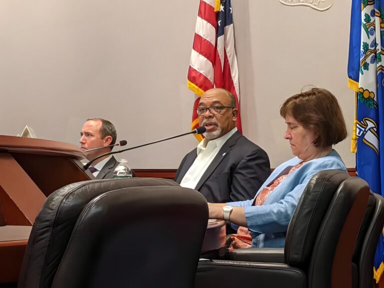 Departamento de Seguros reduce aumentos de tarifas