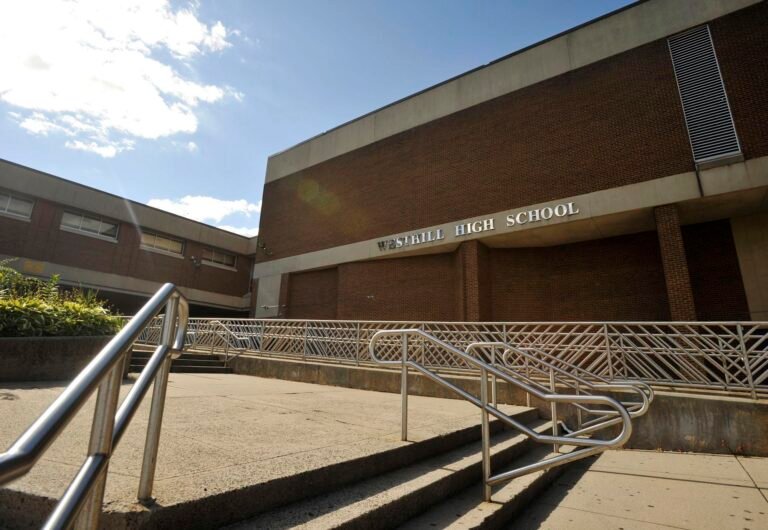 Estudiante hispano de Westhill High School gana beca