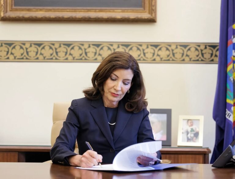 NY extiende estado de emergencia por crisis de los solicitantes de asilo