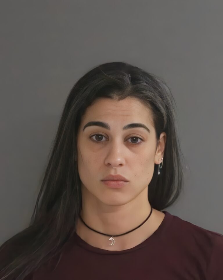 Oficial correccional acusada de atropellar a su novio