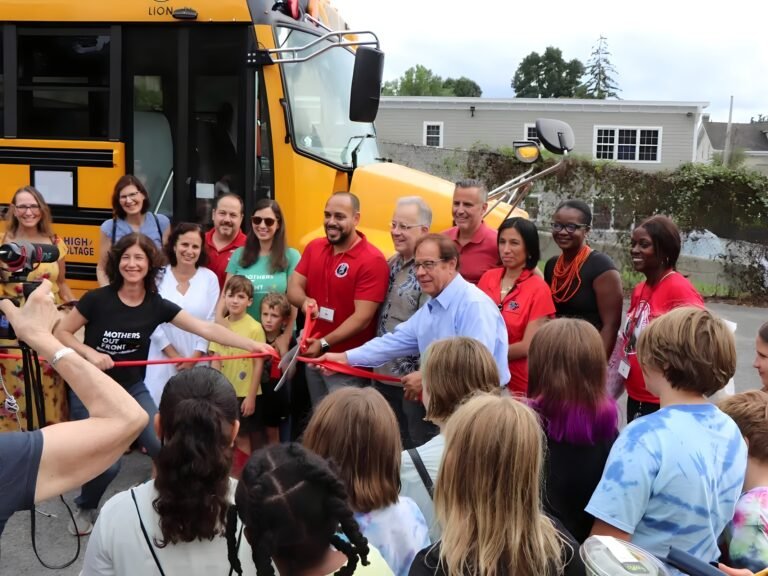 Presentan primer autobús eléctrico en distrito escolar