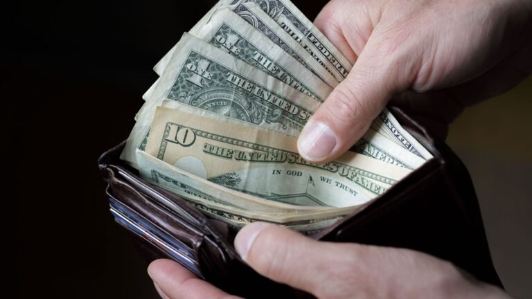 Salario mínimo en CT aumentará en enero