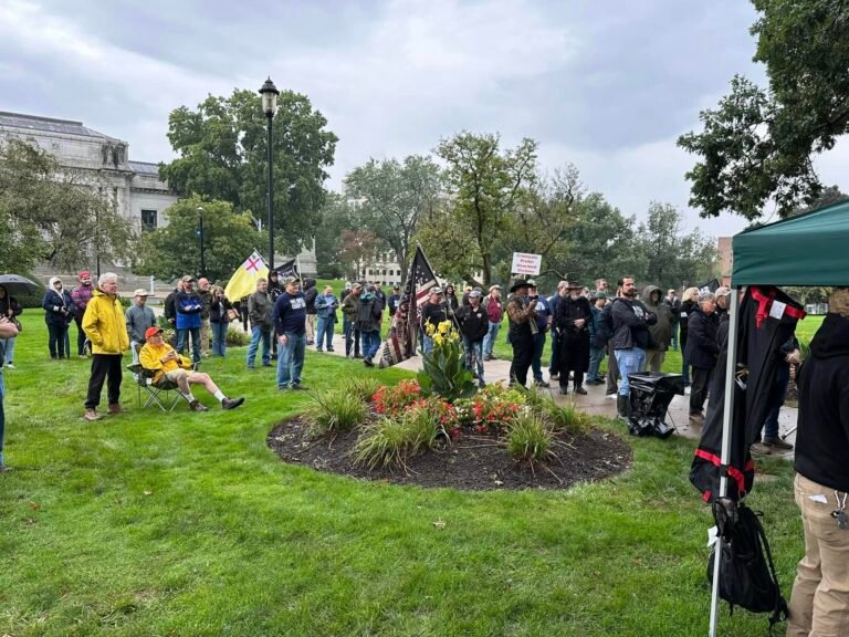 CT promulga ley de control de armas más radical desde la tragedia de Sandy Hook