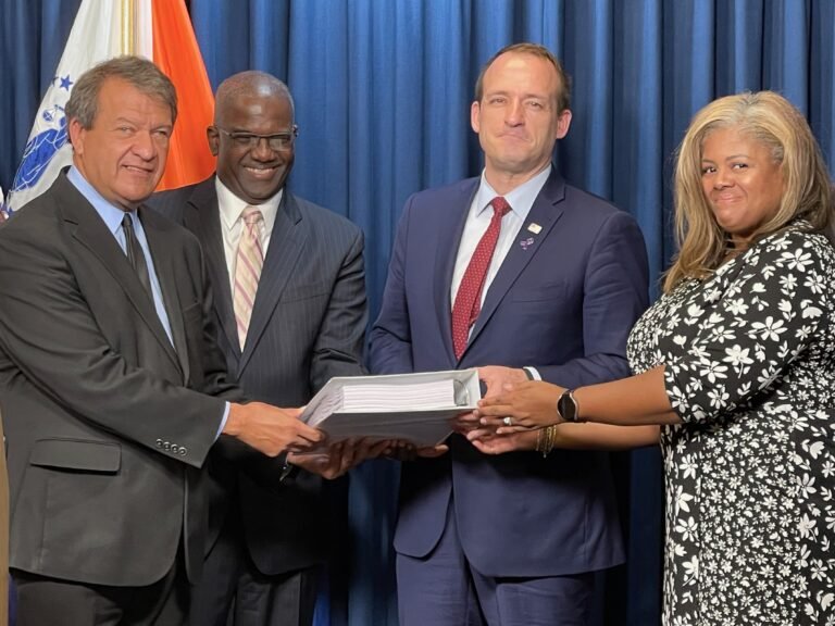 Ejecutivo del condado de Westchester presenta presupuesto fiscal de $473.7 millones para 2024
