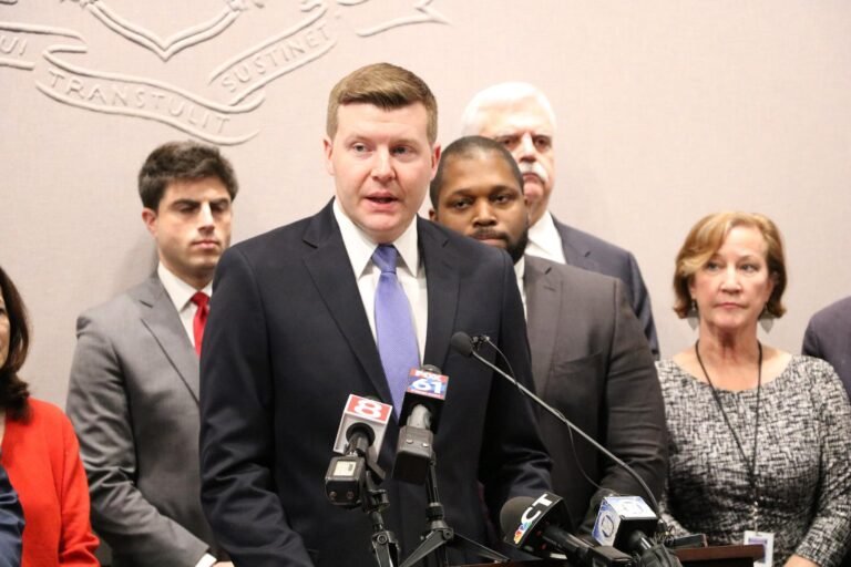 Más de 20 mil trabajadores del sector privado participan en plan de jubilación estatal, de acuerdo con contralor de CT