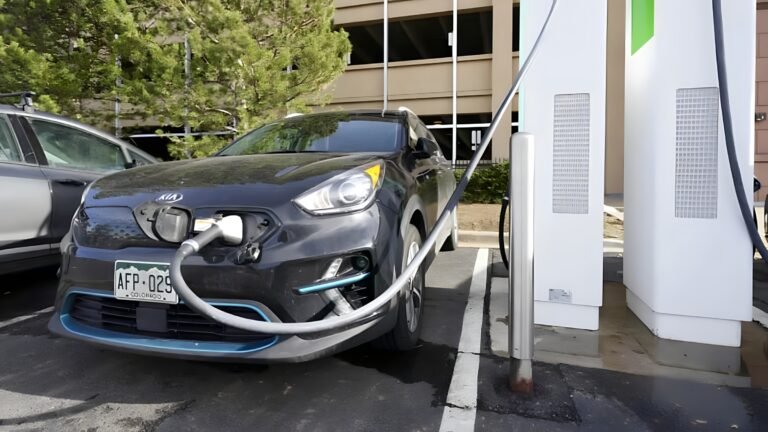 Stamford retrasa aprobación de subvenciones para estaciones de carga de vehículos eléctricos, citando costos desconocidos