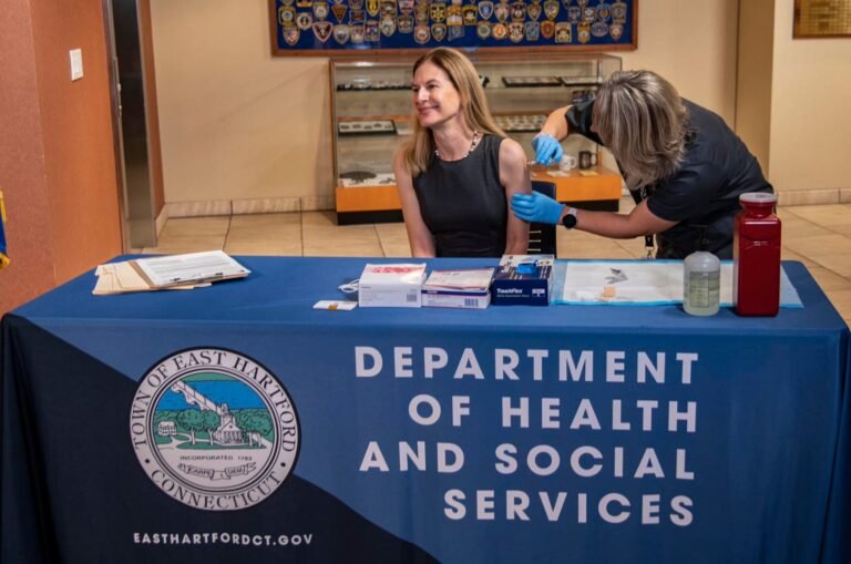 Instan a recibir vacunas tras primeras muertes por gripe y virus sincitial respiratorio