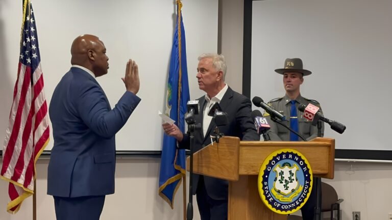 Juramentan alto funcionario de seguridad pública