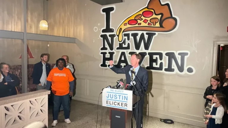 Justin Elicker logra contundente victoria para ser reelecto Alcalde