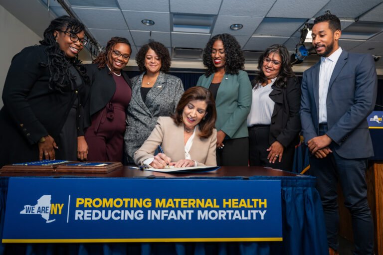 NY toma medidas para combatir altas tasas de mortalidad materna e infantil