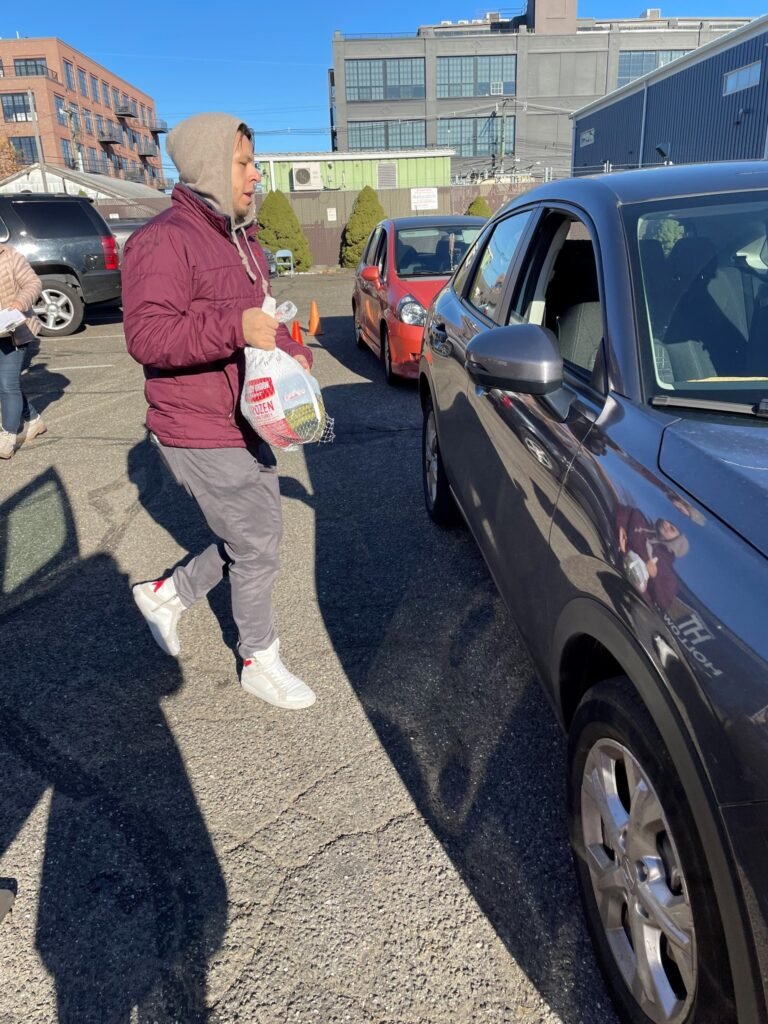 Person-to-Person regala pavos a mil personas de Norwalk y Stamford