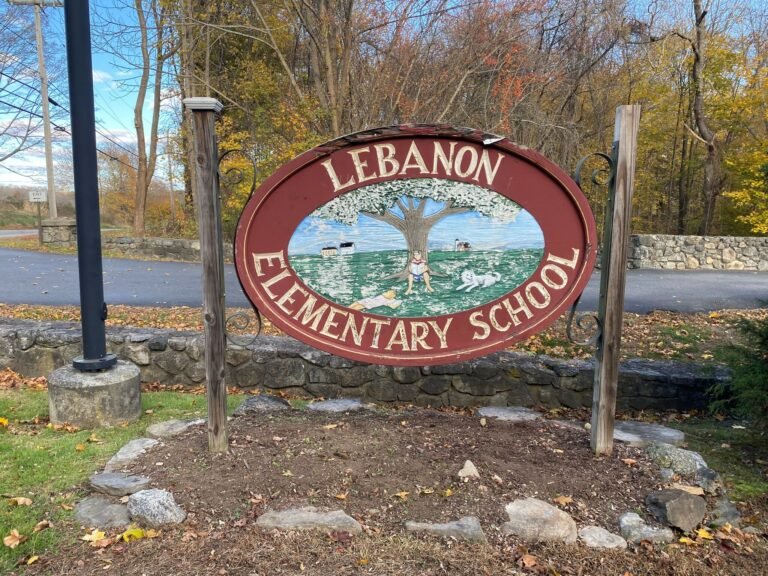 Controversial ‘Club Satánico’ realiza su primera reunión en escuela primaria