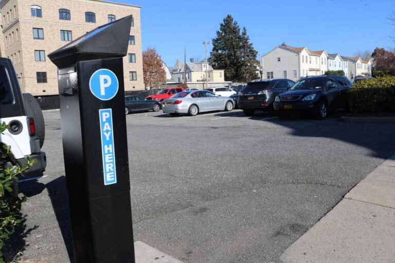 Estacionamiento gratuito en centro de New Rochelle durante todo diciembre