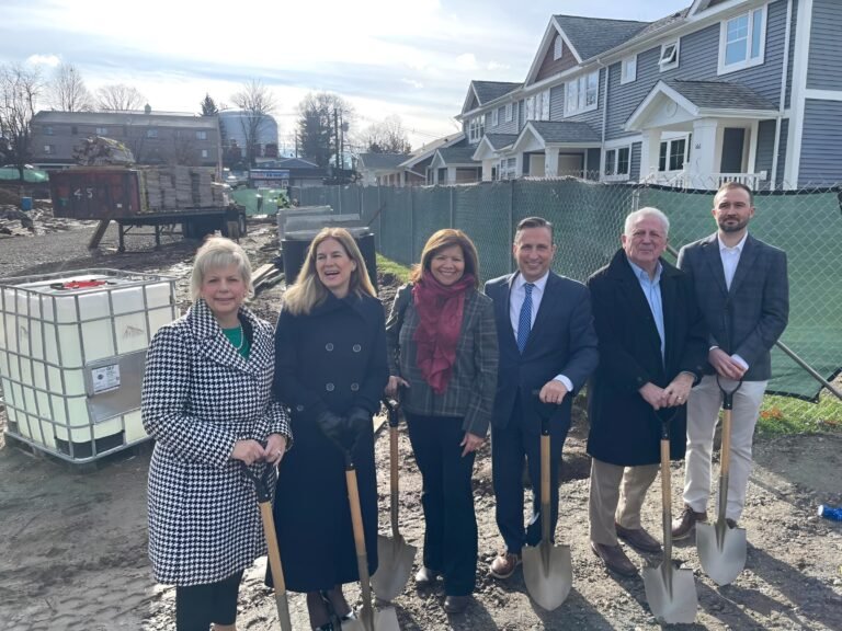 Inicia construcción de apartamentos asequibles con guardería gratuita