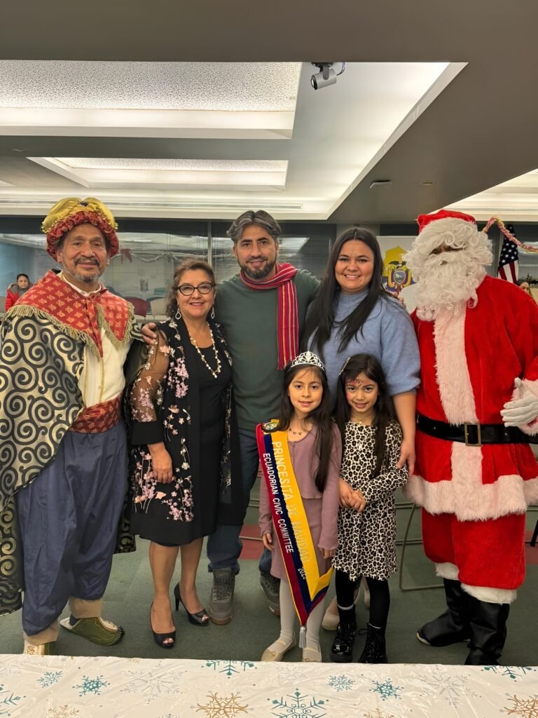 Niños y familias disfrutan Fiesta de Navidad de Comité Cívico Ecuatoriano