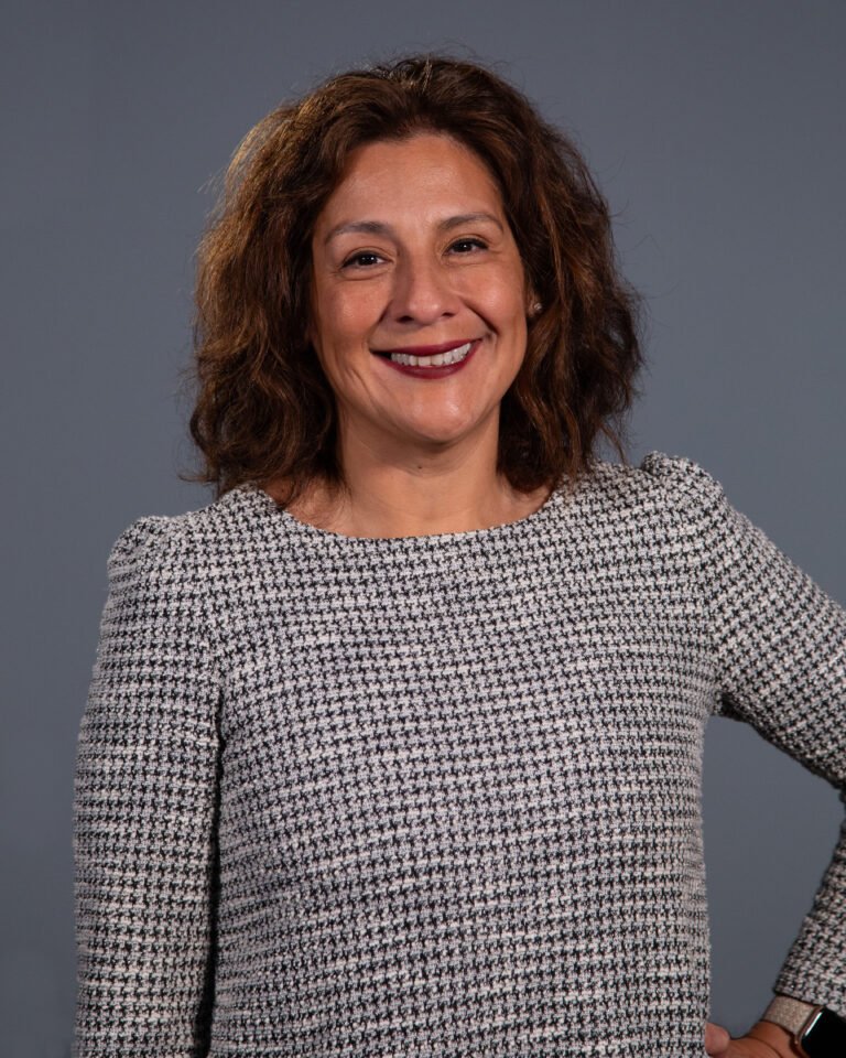 Nombran a hispana para liderar Departamento de Planificación del Condado