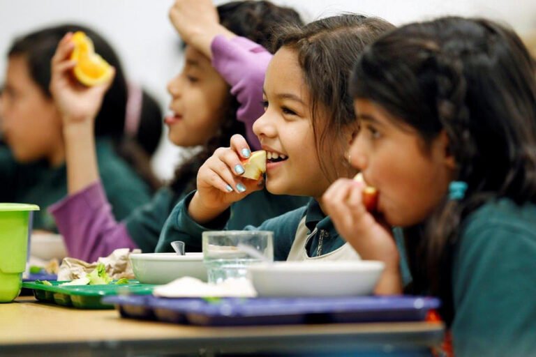 Más de $200 millones para comidas de verano para alimentar a 2 millones de niños de bajos ingresos