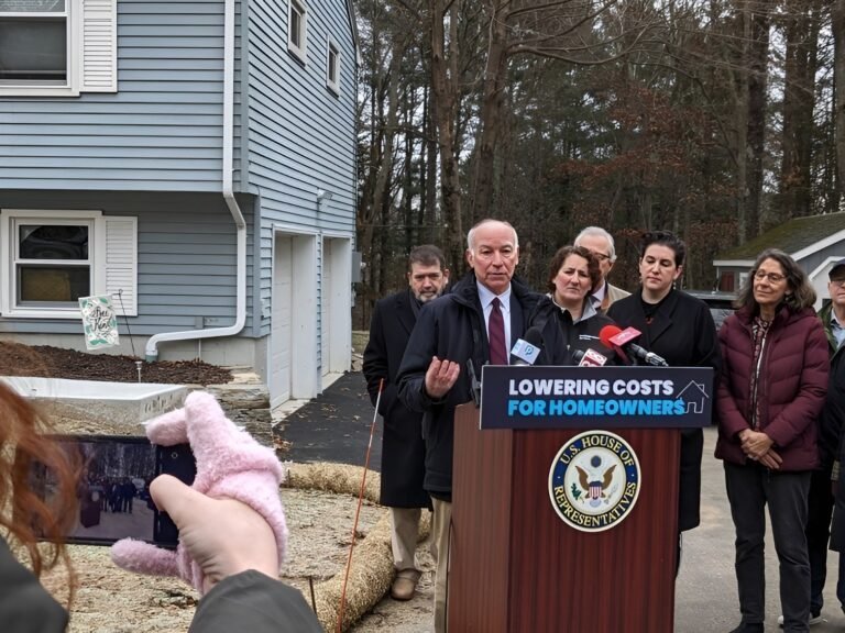 Nuevos fondos para familias que reemplazan cimientos de viviendas en ruinas